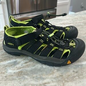 Keen Black & Green Hiking Sandals Outdoor Waterproof Shoes Size 6